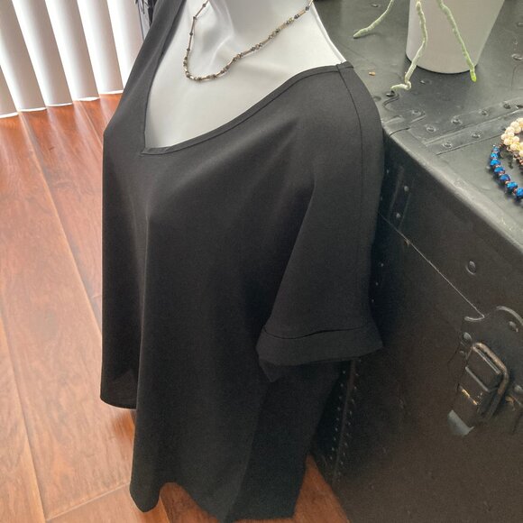 Zenana Black Hemmed Short Sleeve Blouse Large - Picture 4 of 8